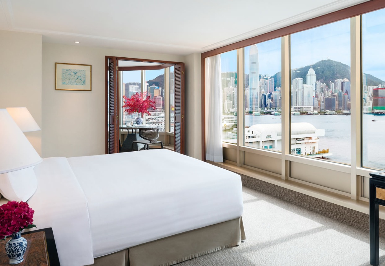 ROOMS & SUITES