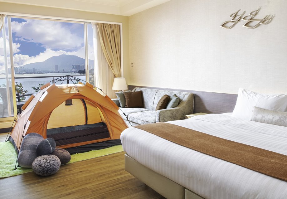 Glamping Getaway Themed Room​